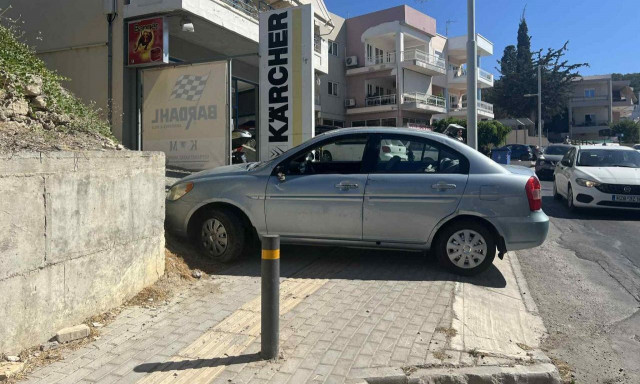 Τροχαίο ατύχημα στο Ρέθυμνο: Ι.Χ προσέκρουσε σε κολωνάκι - Στο νοσοκομείο βρέφος