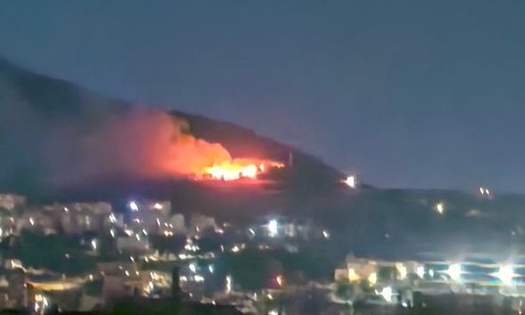 Φωτιά τώρα στο Ποικίλο Όρος στο Καματερό - Άμεση κινητοποίηση της Πυροσβεστικής - Φωτογραφίες