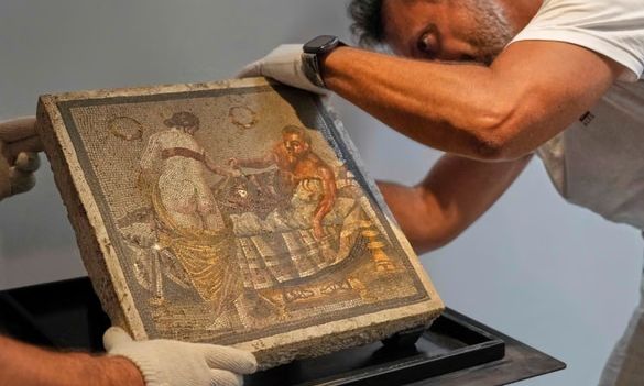 Επιστρέφει στην Πομπηία ρωμαϊκό ψηφιδωτό ερωτικού περιεχομένου που είχε κλαπεί από τους Ναζί