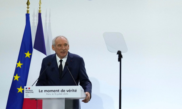 Σκληρό Μνημόνιο στη Γαλλία: Μειώσεις σε δαπάνες και «κόψιμο» αργιών