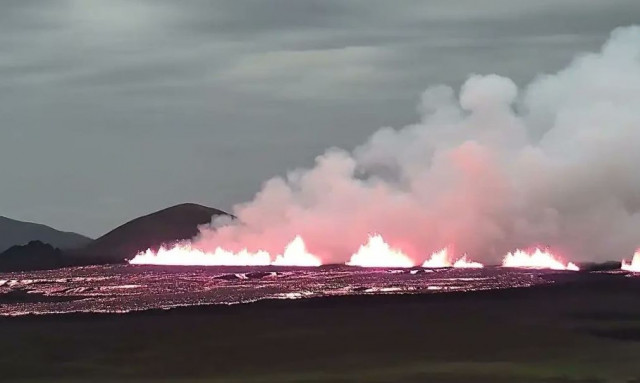 Ισλανδία: Ηφαίστειο εκρήγνυται για ένατη φορά από το 2023
