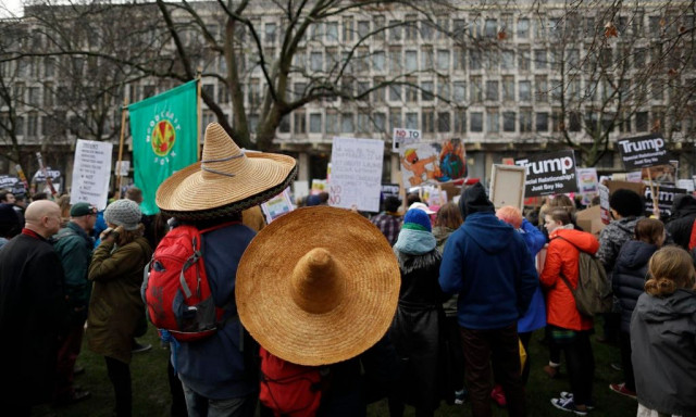 «Θύελλα» στη Βρετανία: 1,3 εκατ.μετανάστες λαμβάνουν επιδόματα – Οι περισσότεροι δεν εργάζονται