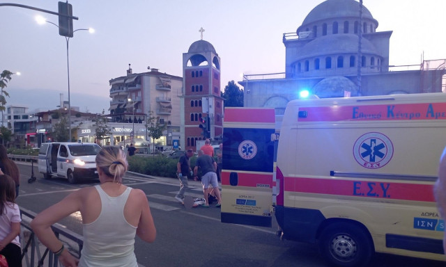 Λάρισα: 13χρονος με ηλεκτρικό πατίνι παρασύρθηκε από αυτοκίνητο - Στο νοσοκομείο το παιδί