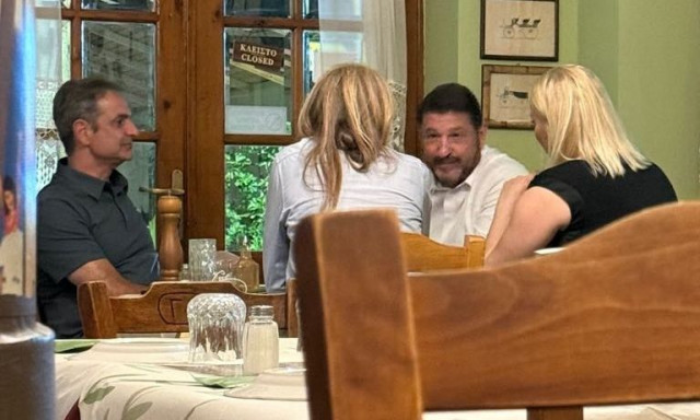 Δείπνο Μητσοτάκη-Χαρδαλιά στη Δραπετσώνα