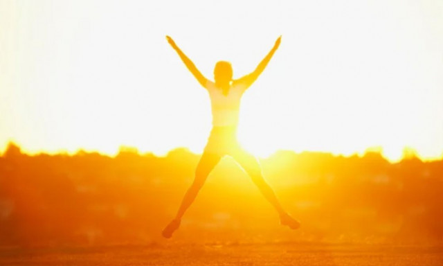 Η επιστήμη λέει ότι υπάρχει ένα πράγμα που μπορείτε να αγοράσετε εγγυημένα για να είστε ευτυχισμένοι