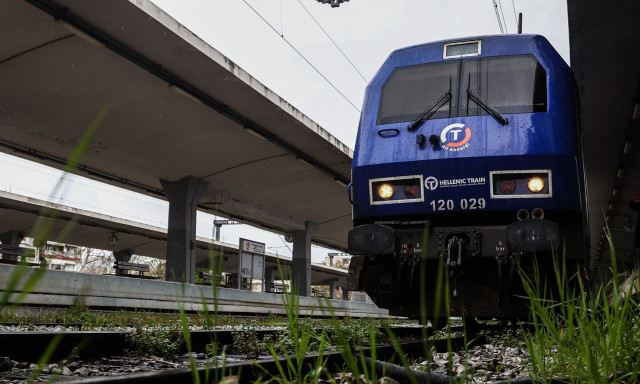 Φωτιά κοντά στη σιδηροδρομική γραμμή Πλατύ-Κατερίνη - Διακοπή κυκλοφορίας