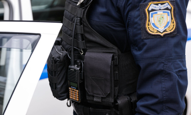Σύλληψη τεσσάρων αστυνομικών για εμπόριο ναρκωτικών – Πώς δρούσε το κύκλωμα σε Αττική και Μύκονο