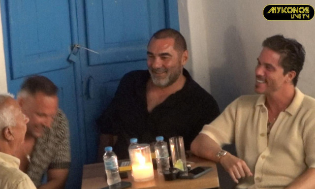 Ο Νίκος Οικονομόπουλος στη Μύκονο - Η επίσκεψη στο ξενοδοχείο του και η νυχτερινή βόλτα