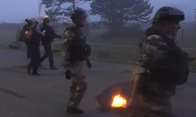 Γαλλία: Επεισόδια ανάμεσα σε αστυνομικούς και μετανάστες - Βίντεο