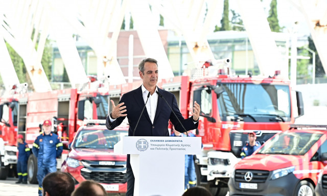 Κυριάκος Μητσοτάκης: Στο ΟΑΚΑ για την παράδοση νέων οχημάτων στο Πυροσβεστικό Σώμα
