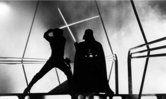 «Star Wars»: Το αυθεντικό φωτόσπαθο του Νταρθ Βέιντερ πωλείται σε δημοπρασία