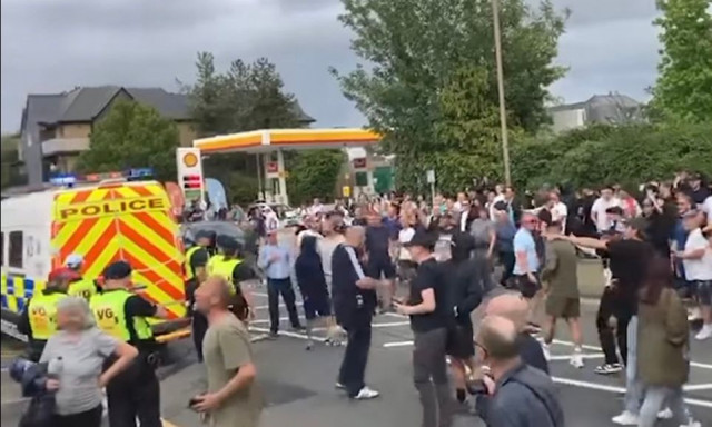Βίαια επεισόδια στο Έσσεξ έξω από ξενοδοχείο με αιτούντες άσυλο