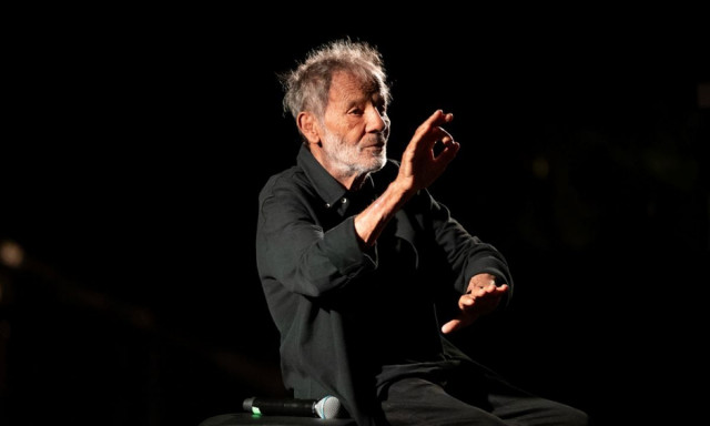 Σταύρος Ξαρχάκος: «Στους νέους λέω μην βιάζεστε να γίνετε κάτι. Νιώστε»