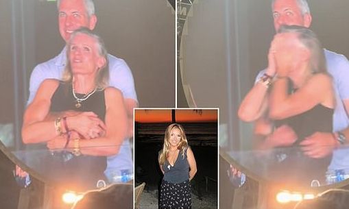 Σάλος με την «kiss cam» στη συναυλία των Coldplay: Τι λέει η γυναίκα που τράβηξε το βίντεο