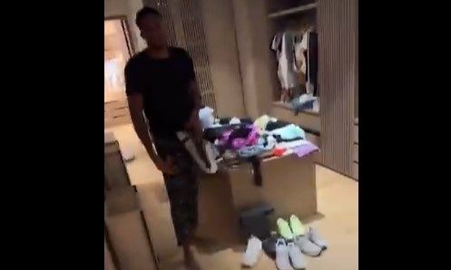 Γιάννης Αντετοκούνμπο εν δράσει: Προσπαθεί να εξοντώσει μια κατσαρίδα ενώ τον τραβά βίντεο η Μαράια