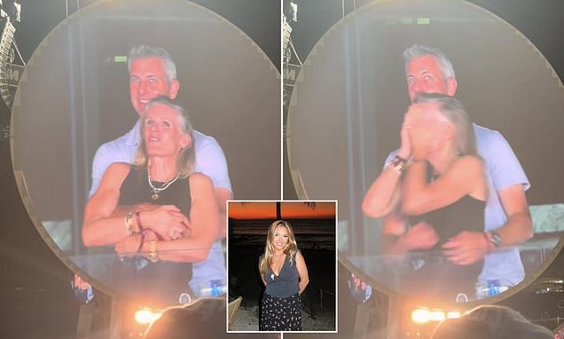 «Kiss cam» στη συναυλία των Coldplay: Πόσο θα κοστίσει στον Andy Byron η αγκαλιά που έγινε viral