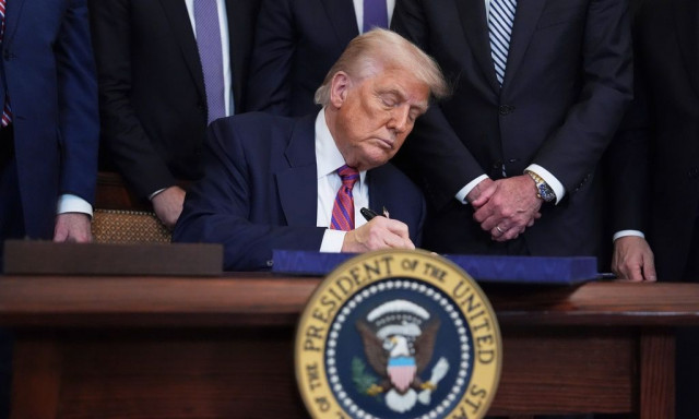 Τραμπ: Μηνύει τον Μέρντοχ και τη Wall Street Journal για δυσφήμηση