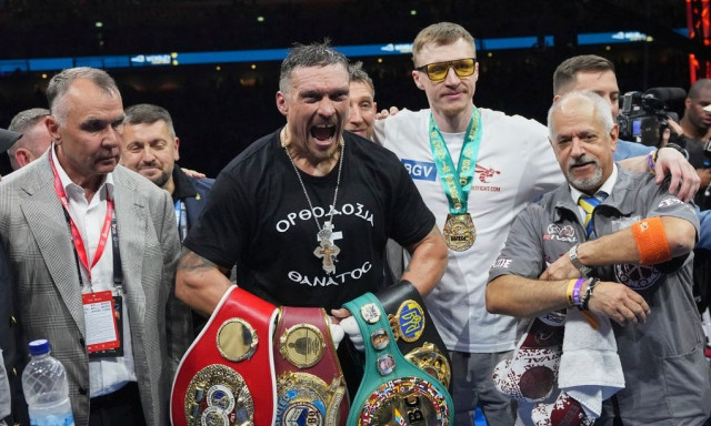 Ολεξάντρ Ούσιουκ: Με μπλούζα «Ορθοδοξία ή θάνατος» για 2η φορά Παγκόσμιος Πρωταθλητής