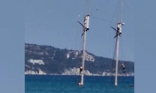 Χανιά: Επικίνδυνες βουτιές νεαρών στη θάλασσα – Πηδούν από το κατάρτι βυθισμένου ιστιοφόρου