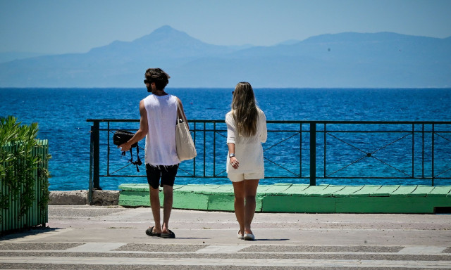 Καιρός: Αντίστροφη μέτρηση για τον χειρότερο καύσωνα - Υψηλές θερμοκρασίες και τη νύχτα