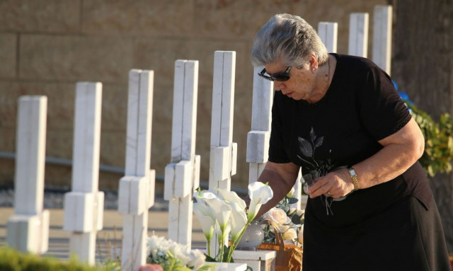 Reuters: Οι Έλληνες θρηνούν, οι Τούρκοι πανηγυρίζουν, την επέτειο της εισβολής στην Κύπρο