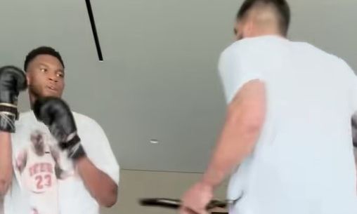 Ο Γιάννης Αντετοκούνμπο με τη σύζυγό του, το έριξαν στην πυγμαχία