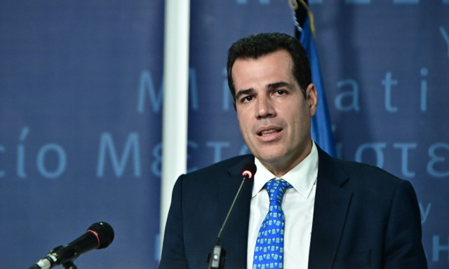 Πλεύρης: Σκέψεις να υπάρξουν κέντρα φιλοξενίας μεταναστών σε τρίτες χώρες, εκτός Ευρωπαϊκής Ένωσης