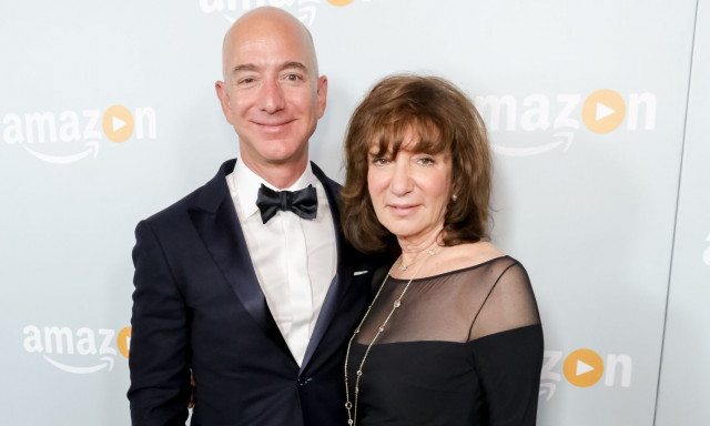 Jeff Bezos: Η ιστορία της μητέρας του, Jacklyn, που τον μεγάλωσε ως ανύπαντρη έφηβη