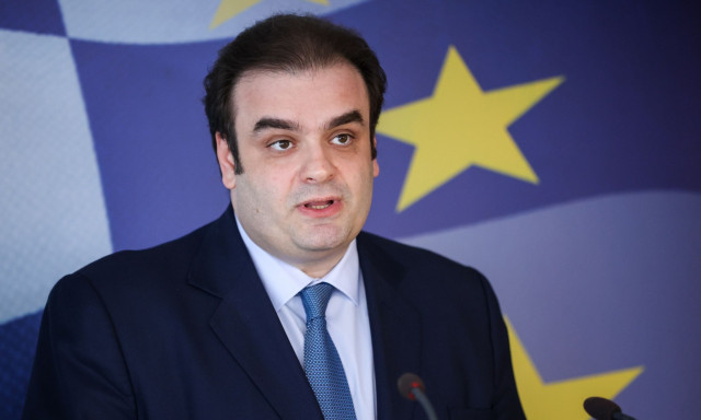 Πιερρακάκης: Οι αλλαγές στη φορολογική κλίμακα αφορούν 142.000 τριτέκνους και 125.000 πολυτέκνους