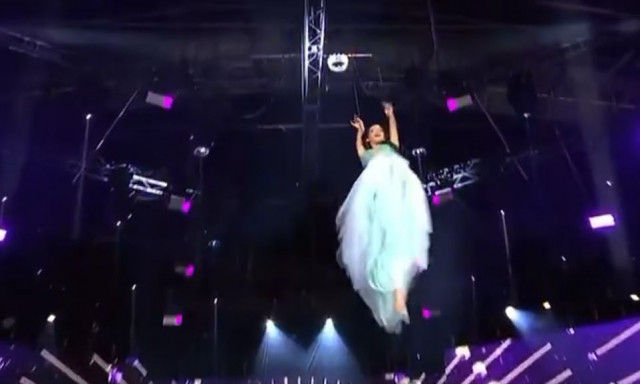 Miss Universe Latina: Οδυνηρή πτώση Κουβανής διαγωνιζόμενης σε ημιτελικό ριάλιτι