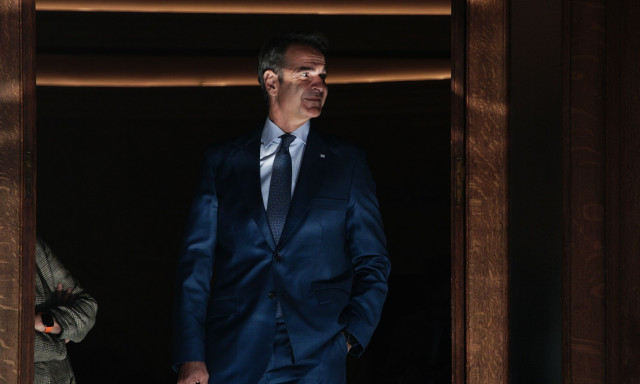 Κυβερνητική αντεπίθεση με θετικές ειδήσεις: Θαλάσσια πάρκα, τραπεζικές χρεώσεις και… ΟΠΕΚΕΠΕ