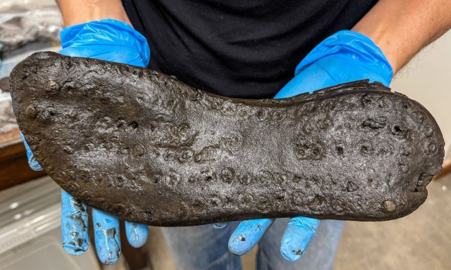 Μπερδεμένοι οι αρχαιολόγοι: Γιγάντια παπούτσια αρχαίων Ρωμαίων βρέθηκαν στο τείχος του Αδριανού