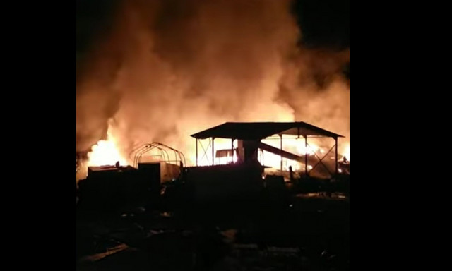 Μόρια: Φωτιά στα Χυτήρια Μυτιλήνης – Μήνυμα 112 στους κατοίκους – Μαύρος καπνός σκέπασε το νησί