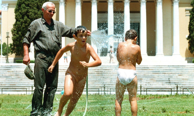 Καύσωνες με ιστορία: Από τους 600 νεκρούς του 1958 στο «πύρινο κύμα» διαρκείας του 2021