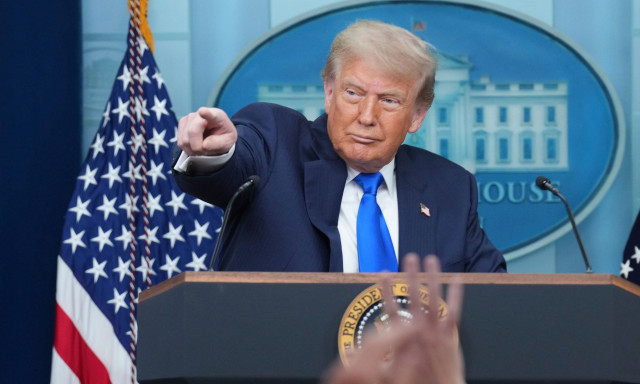 Λευκός Οίκος: Ο πρόεδρος Τραμπ αιφνιδιάστηκε από τους βομβαρδισμούς του Ισραήλ στη Συρία