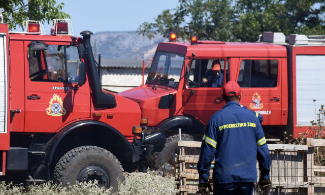 Φωτιά τώρα κοντά στην Αττική Οδό στο ύψος Κορωπίου