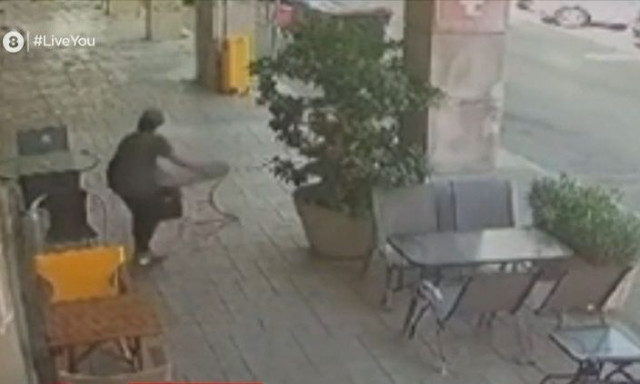 Χαλκίδα: Της έλειπε τραπεζάκι για την βεράντα και... έκλεψε ένα από κατάστημα επίπλων