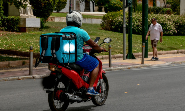 Επεκτείνονται τα μέτρα για τους εργαζόμενους λόγω καύσωνα – Τι αναφέρει η εγκύκλιος