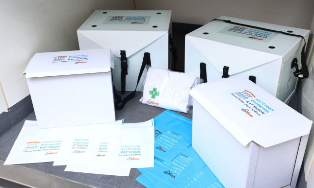 Φάρμακα κατ' οίκον: Καθυστερήσεις, θερμοκρασίες εκτός προδιαγραφών και λάθη καταγγέλλει ο ΠΦΣ