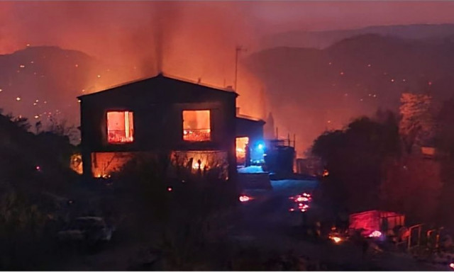 Κύπρος - Καταστροφή στη Λεμεσό: Δύο νεκροί από τη μεγάλη πυρκαγιά - Συνεχίζεται η μάχη με τις φλόγες