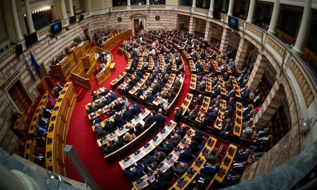 Πυρ ομαδόν από την αντιπολίτευση για τη συνέντευξη Μητσοτάκη: «Πιεσμένος, νευρικός και αμετανόητος»