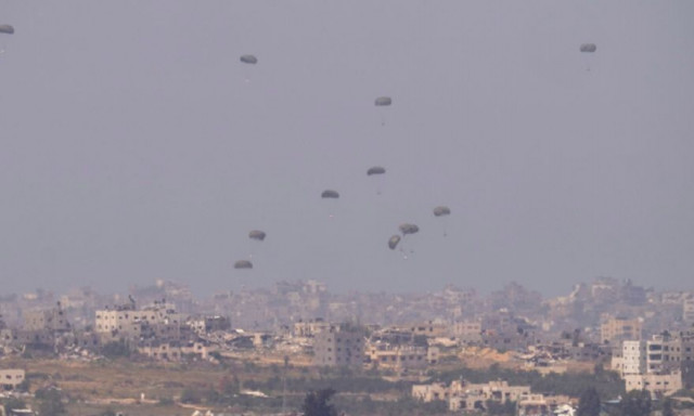 Ισραήλ: Πράσινο φως σε ξένες χώρες να στείλουν βοήθεια με αλεξίπτωτα στη Γάζα