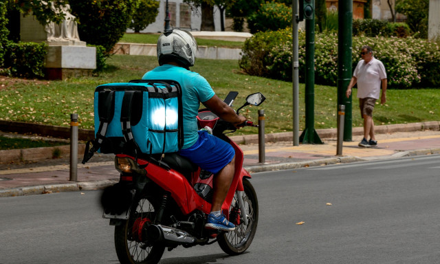 Καύσωνας: Έκτακτα μέτρα για τους εργαζομένους του ιδιωτικού τομέα
