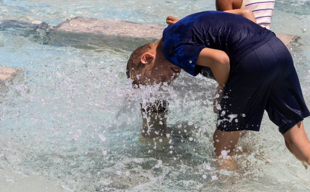 Δήμος Αθηναίων: Ανοίγουν επτά κλιματιζόμενες αίθουσες λόγω καύσωνα