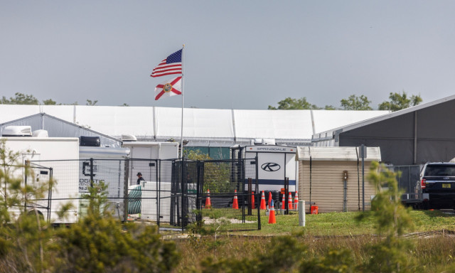 ΗΠΑ: Ξεκίνησαν οι απελάσεις από το «Αλκατράζ των Αλιγάτορων» στη Φλόριντα