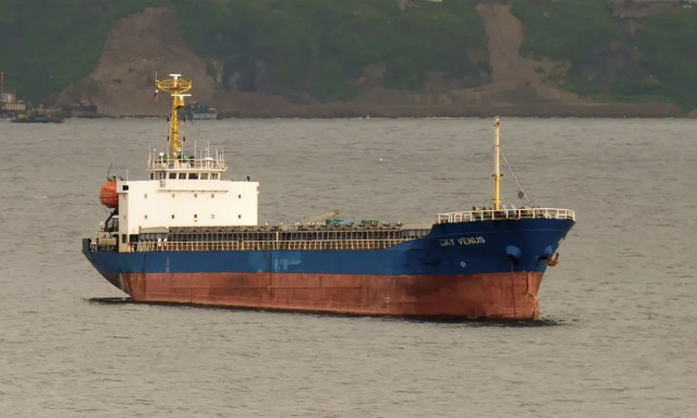 Προσάραξη φορτηγού πλοίου στο Λασίθι: Παρουσιάζει μικρή κλίση – Εγκαταλείφθηκε από το πλήρωμα