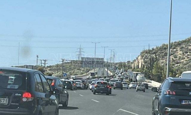 Κίνηση τώρα: Συνεχίζεται η έξοδος των αδειούχων - Μποτιλιάρισμα στην Αθηνών - Κορίνθου