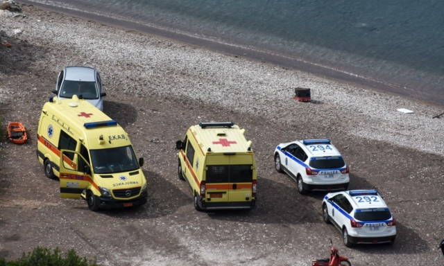 Κέρκυρα: Νεκρή ανασύρθηκε 82χρονη τουρίστρια από τη θάλασσα στο Καμινάκι