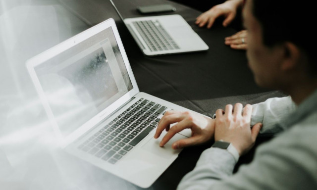 Ισπανια: 17χρονος κοινοποίησε γυμνές φωτογραφίες συμμαθητριών του που είχε δημιουργήσει με AI