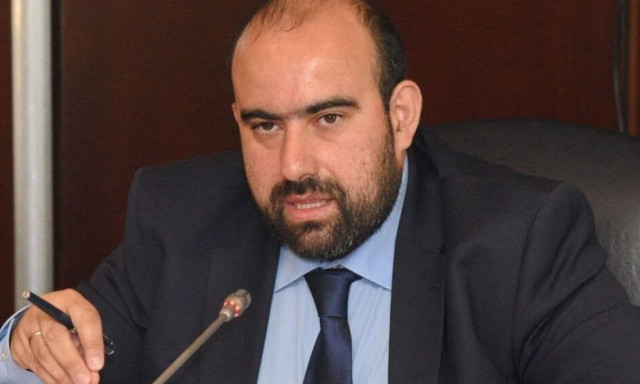 Λιποθύμησε ο δήμαρχος Κυθήρων εν μέσω του συντονισμού για τη φωτιά